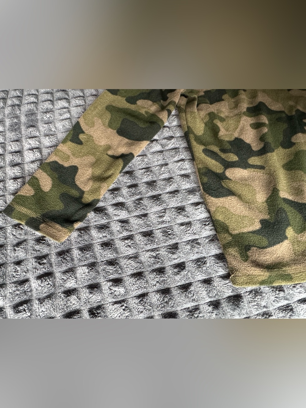 ❤️3/$15 Lands End 10 Boys Camo Fleece Pullover Green Tan Sweatshirt Shirt Top - Picture 4 of 4